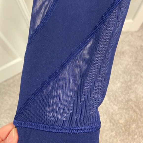 Lululemon Hot Like Agni Navy High Rise Leggings w Mesh Panels - Size S - Picture 10 of 13